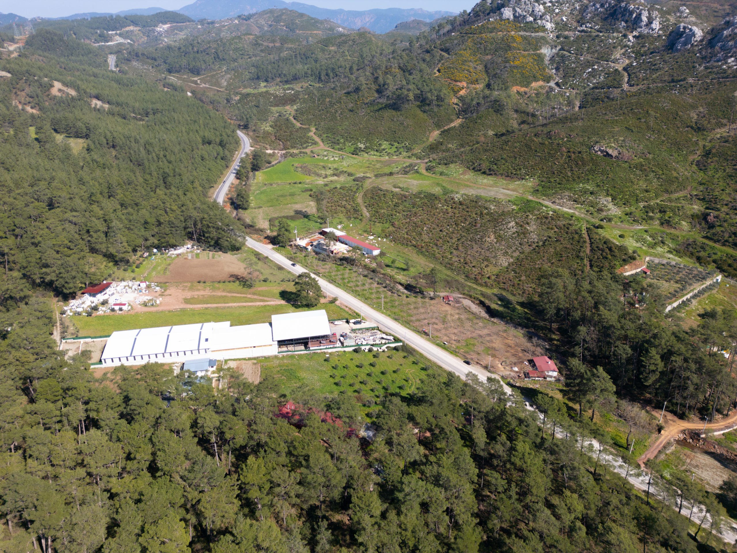 DJI_0818 Marmaris Karayolu Üzeri Satılık 5.300 m² Yatırımlık Kupon Arazi