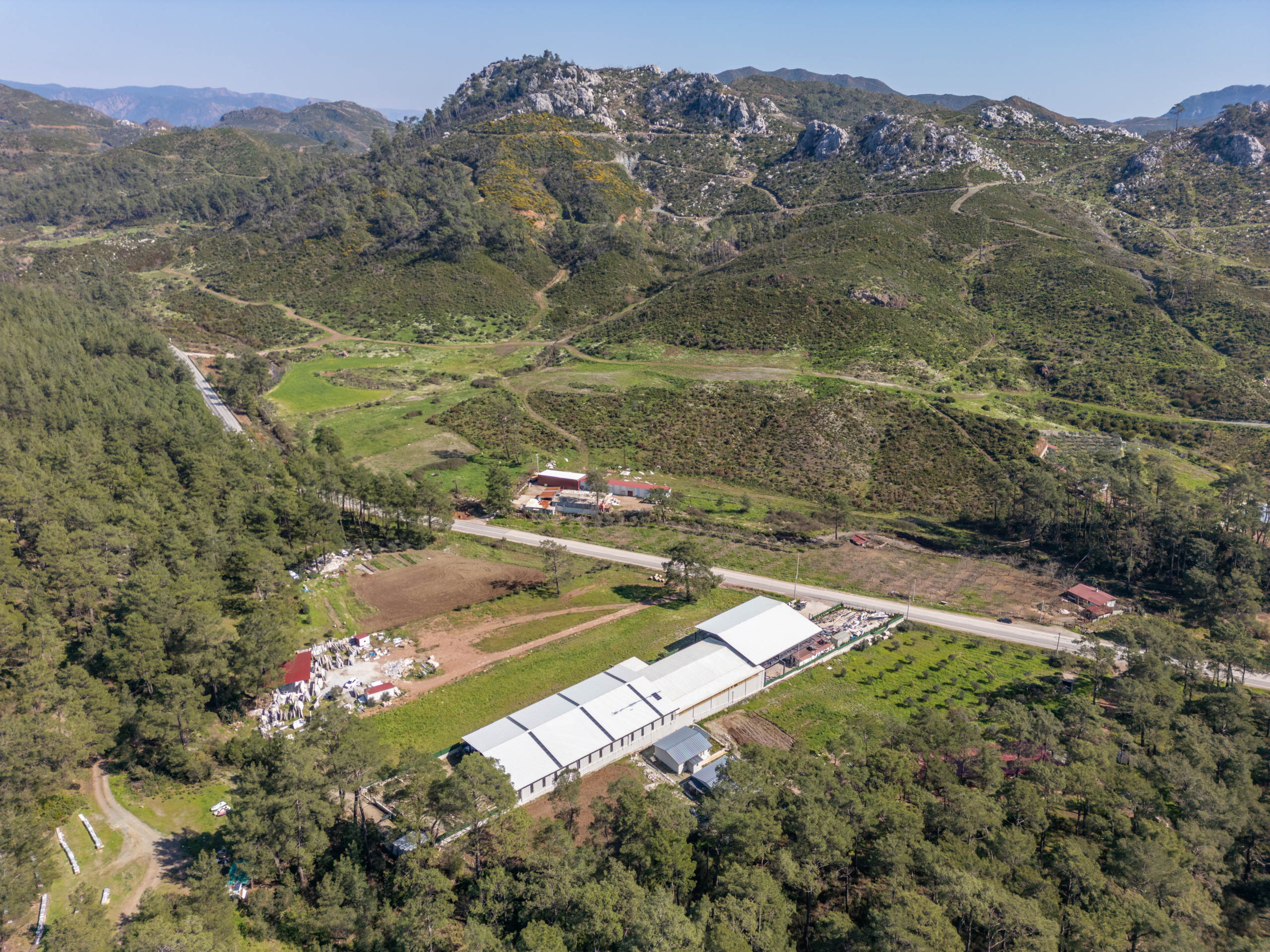 DJI_0820 Marmaris Karayolu Üzeri Satılık 5.300 m² Yatırımlık Kupon Arazi