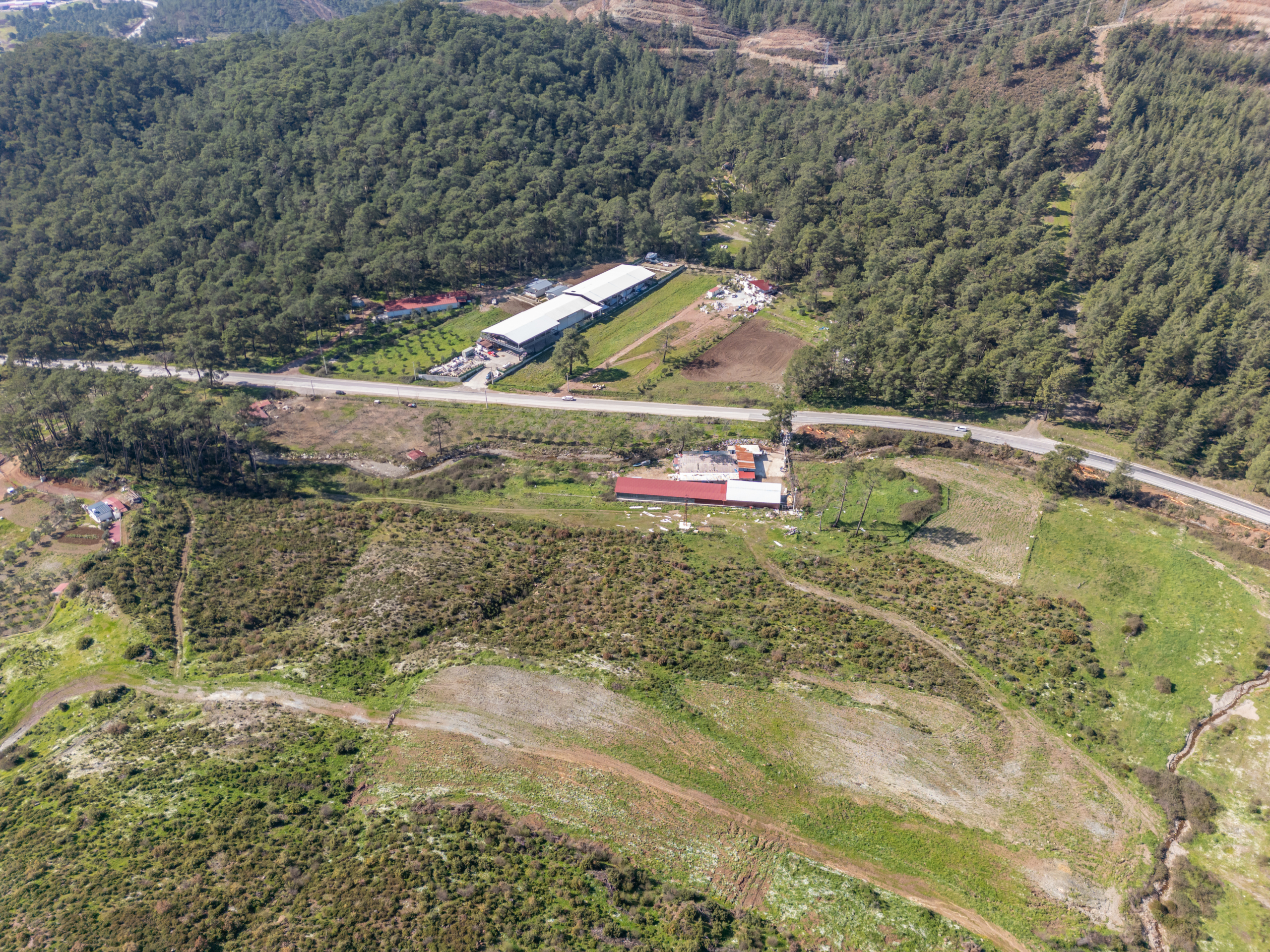 DJI_0831 Marmaris Karayolu Üzeri Satılık 5.300 m² Yatırımlık Kupon Arazi