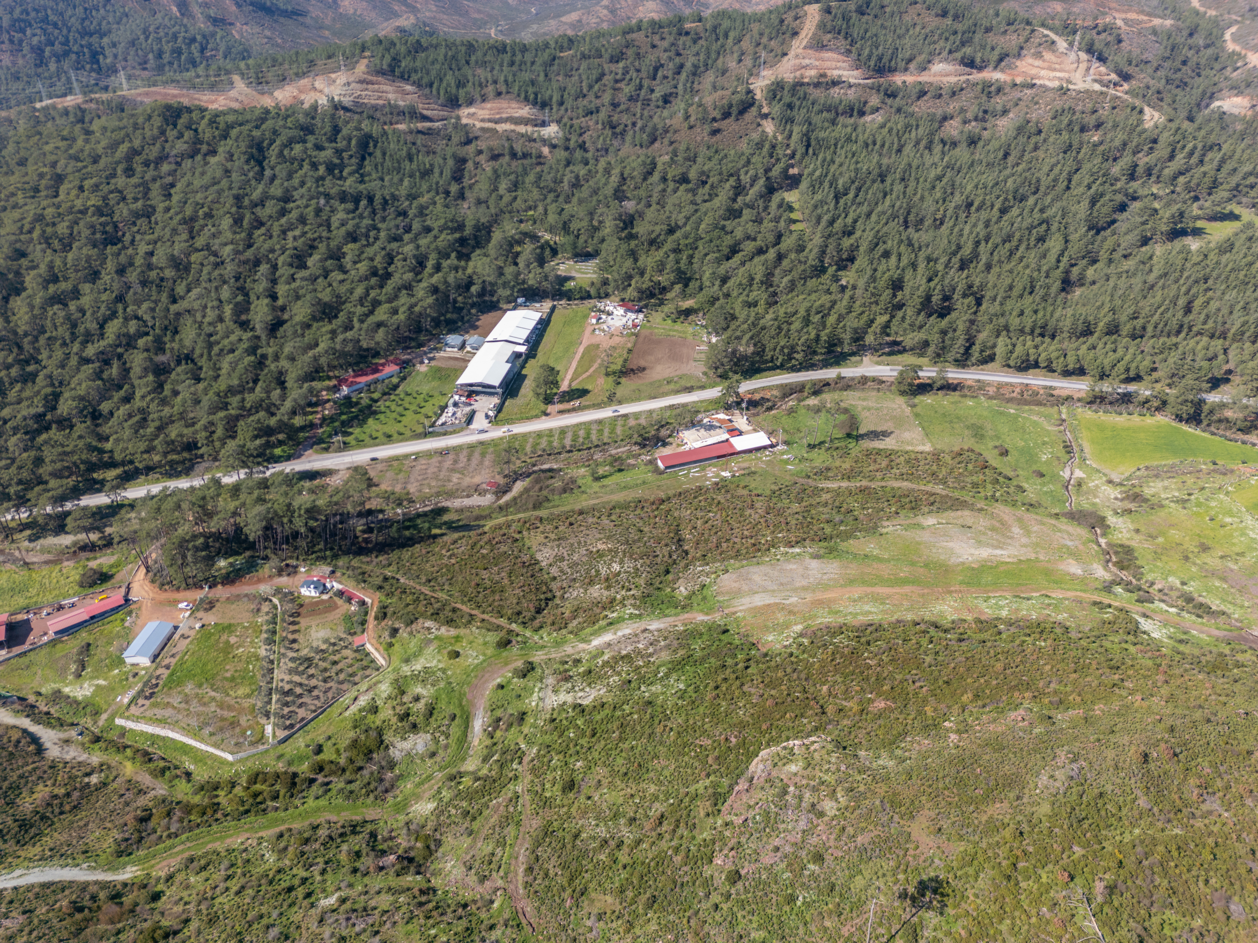 DJI_0834 Marmaris Karayolu Üzeri Satılık 5.300 m² Yatırımlık Kupon Arazi