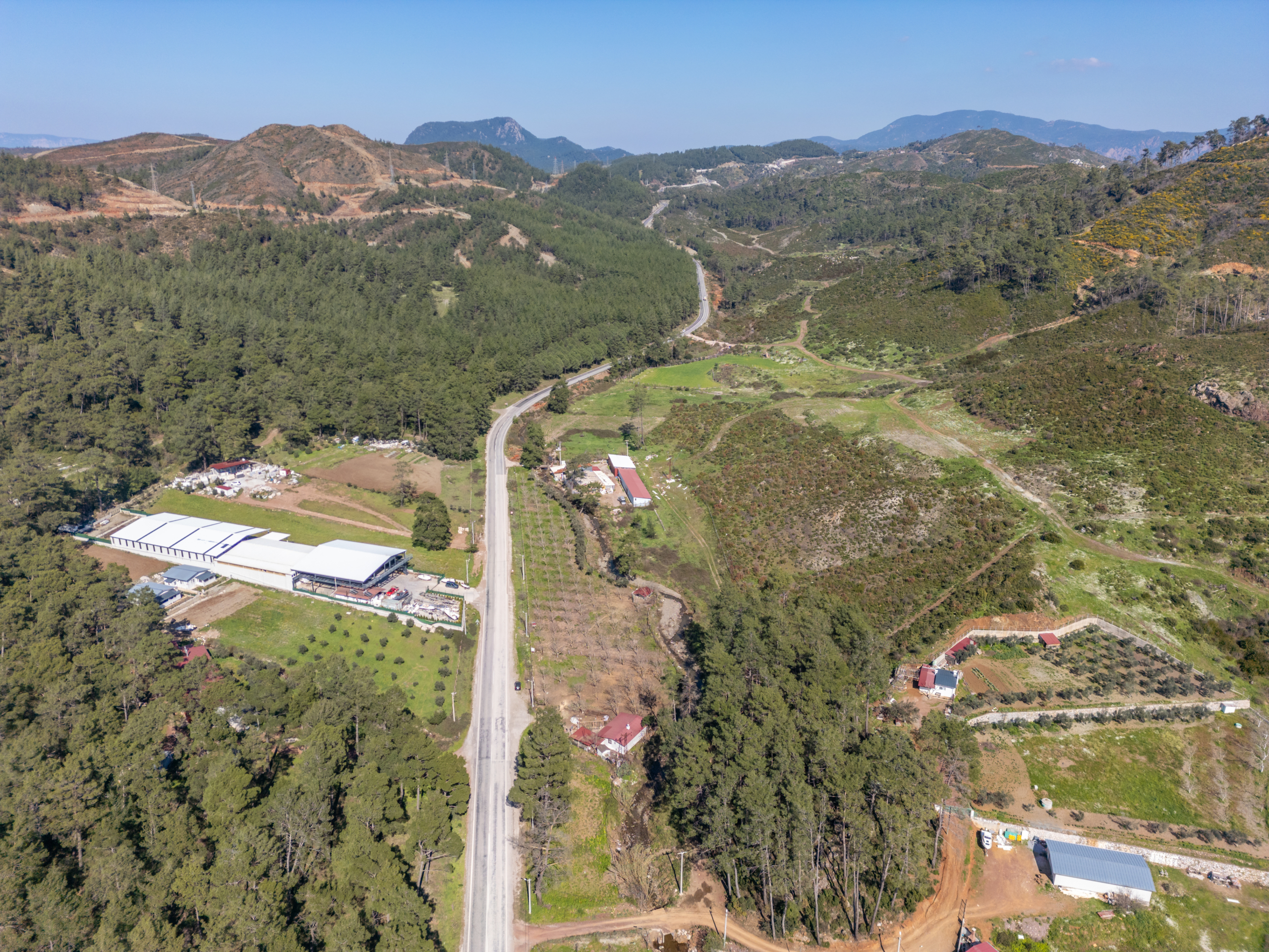 DJI_0840 Marmaris Karayolu Üzeri Satılık 5.300 m² Yatırımlık Kupon Arazi