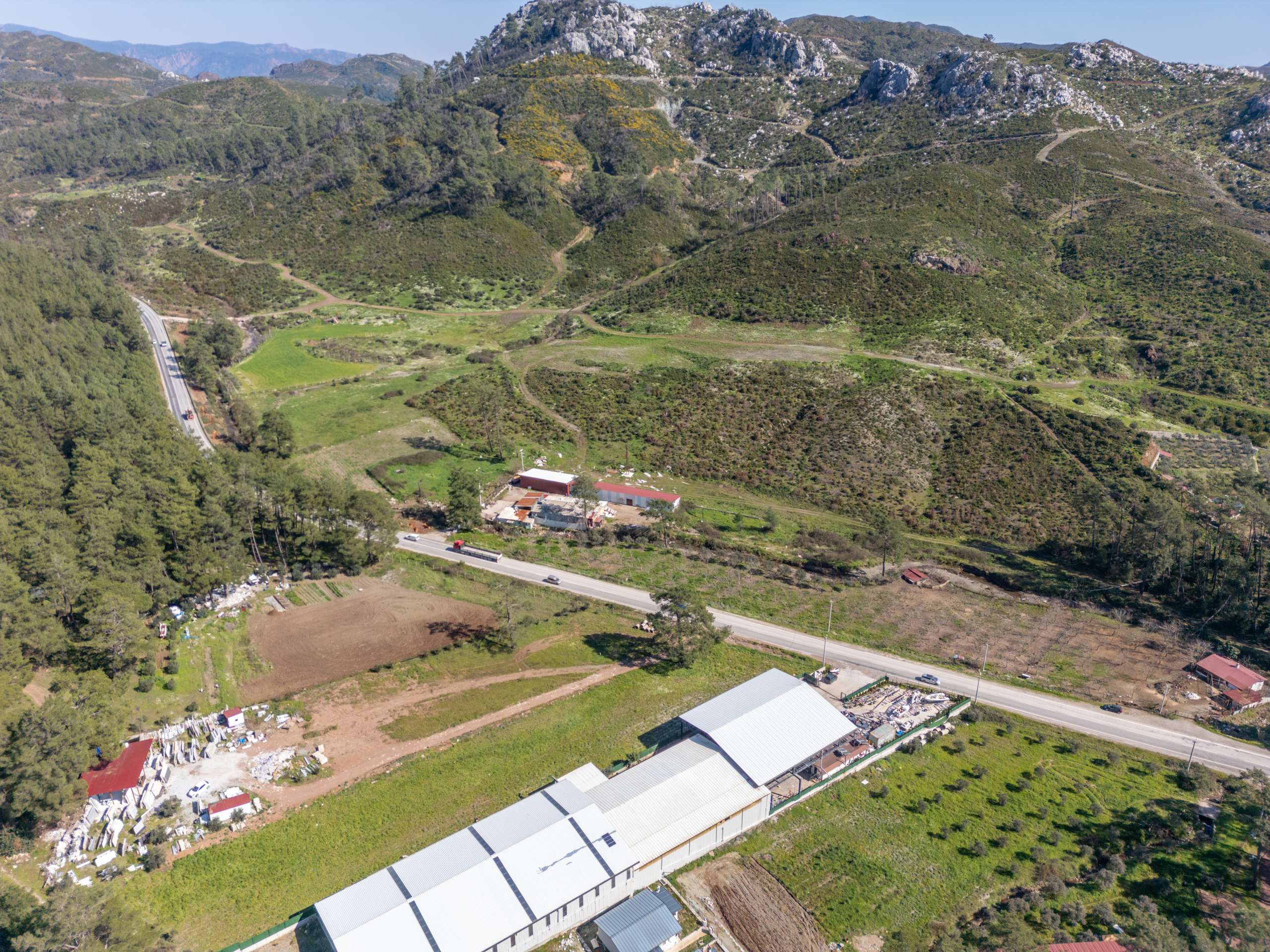 DJI_0843 Marmaris Karayolu Üzeri Satılık 5.300 m² Yatırımlık Kupon Arazi