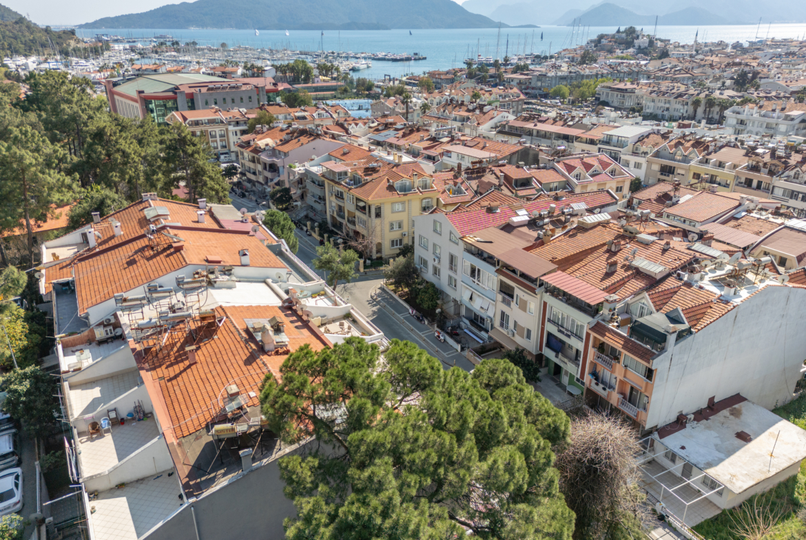 Marmaris Sarıana’da Marinaya 2 dk Müstakil Bahçeli 2+1