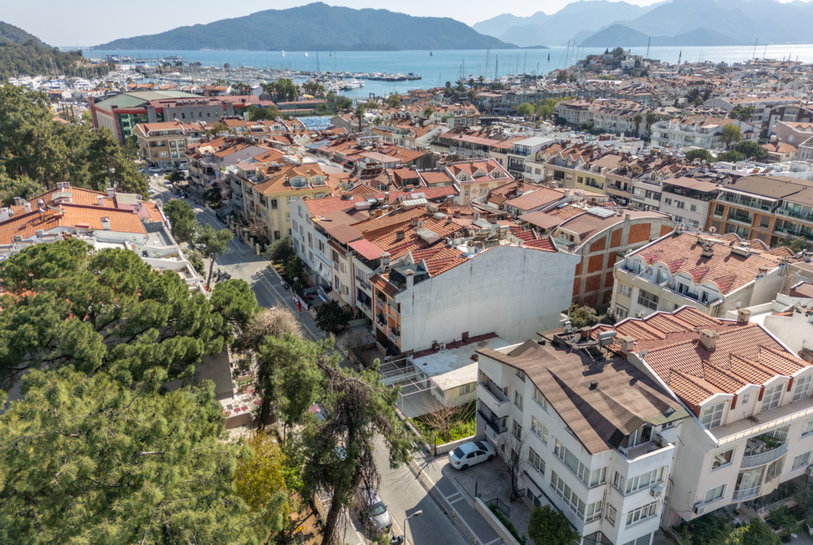Marmaris Sarıana’da Marinaya 2 dk Müstakil Bahçeli 2+1