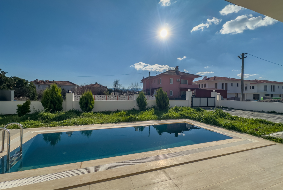 Ula Gökovada Havuzlu Sitede 1+1 Eşyalı Satılık Daire