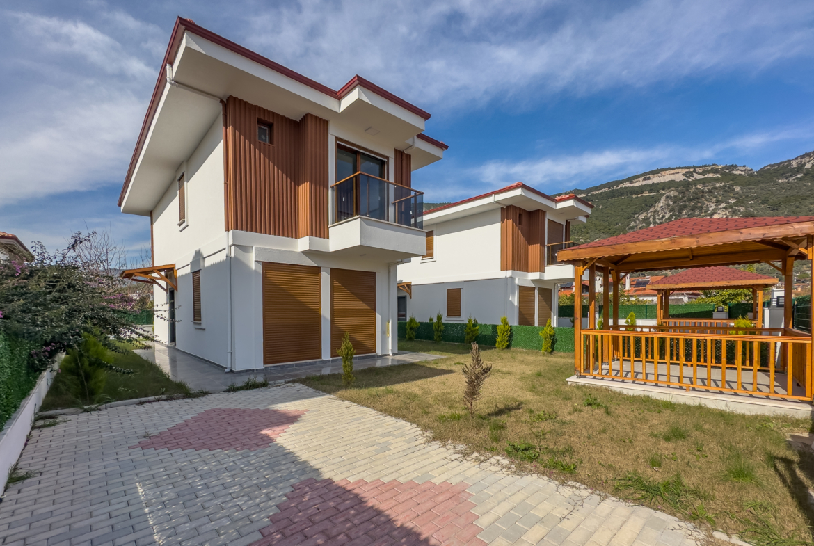 Akyaka Girişinde Gökova Mahallesinde Müstakil 3+1 Satılık Villa