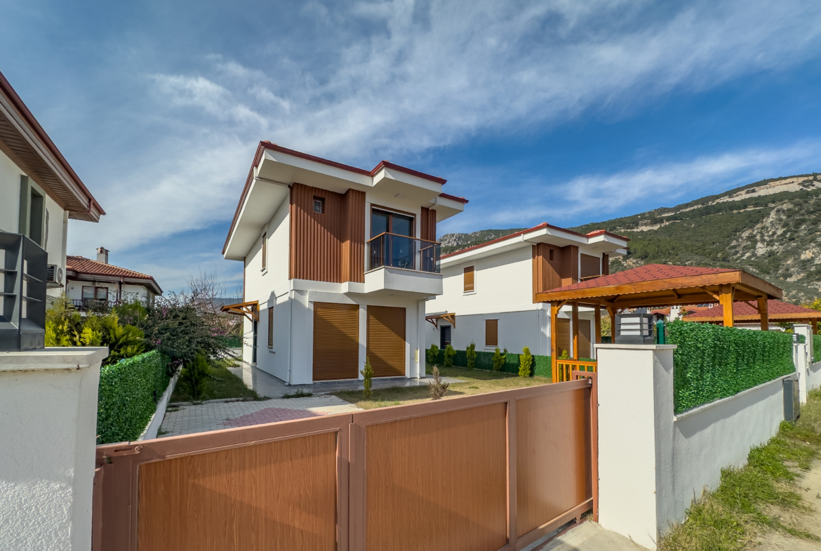 Akyaka Girişinde Gökova Mahallesinde Müstakil 3+1 Satılık Villa