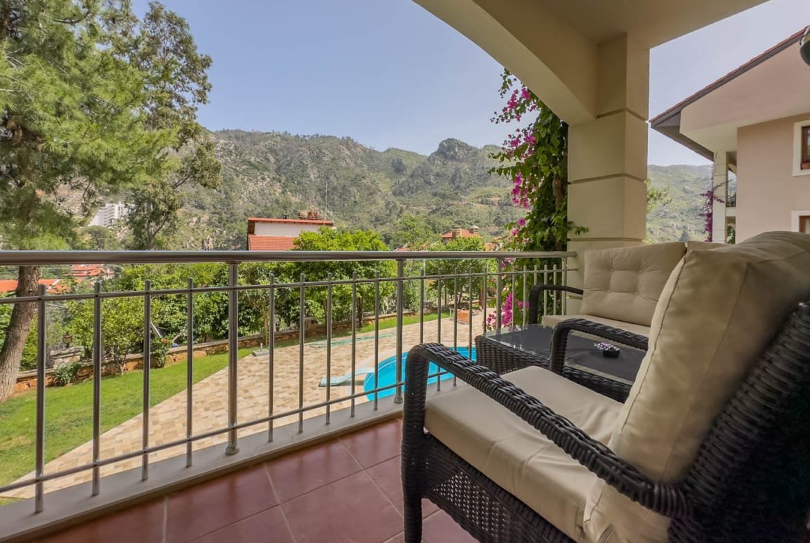 Marmaris İçmeler’de Havuzlu Site İçerisinde Eşyalı Kiralık 3+1 Bahçe Dubleksi
