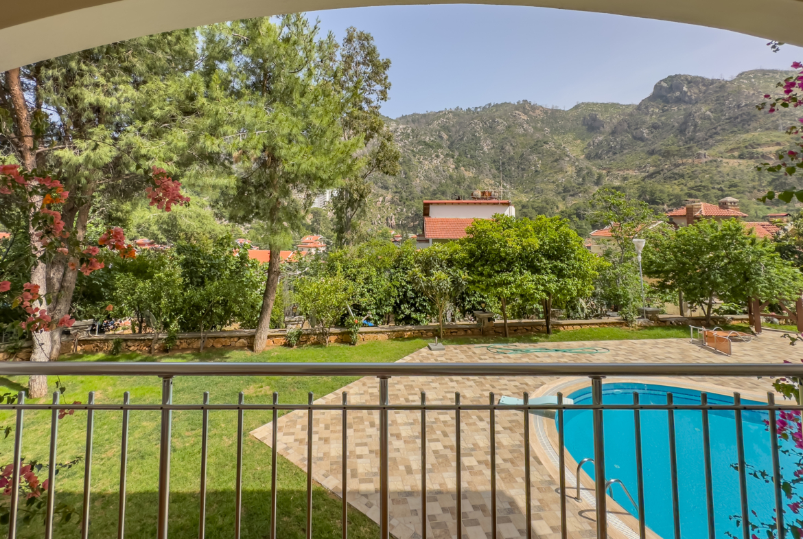 Marmaris İçmeler’de Havuzlu Butik Sitede 3+1 Bahçe Dubleksi