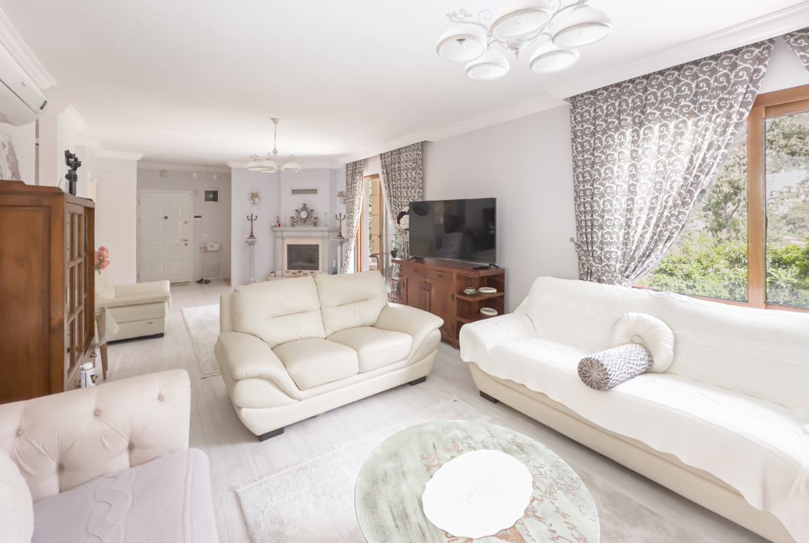Marmaris İçmeler’de Havuzlu Butik Sitede 3+1 Bahçe Dubleksi