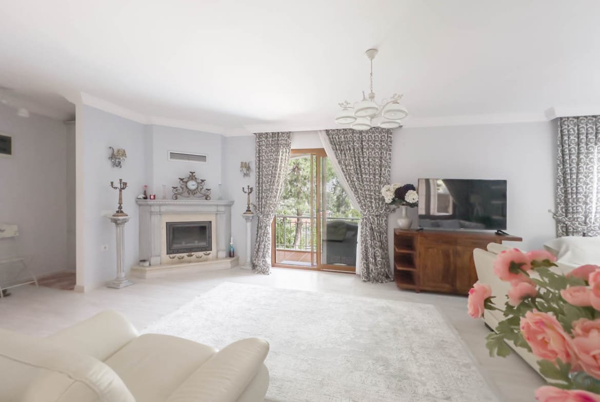 Marmaris İçmeler’de Havuzlu Site İçerisinde Eşyalı Kiralık 3+1 Bahçe Dubleksi