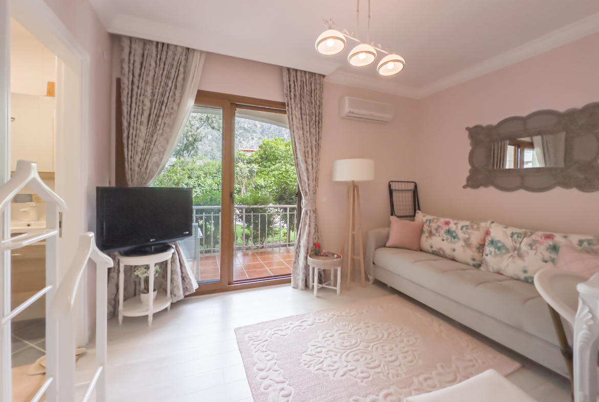 Marmaris İçmeler’de Havuzlu Butik Sitede 3+1 Bahçe Dubleksi