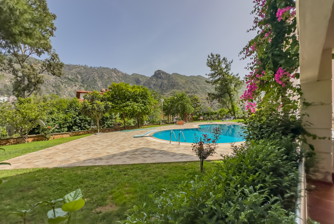 Marmaris İçmeler’de Havuzlu Butik Sitede 3+1 Bahçe Dubleksi