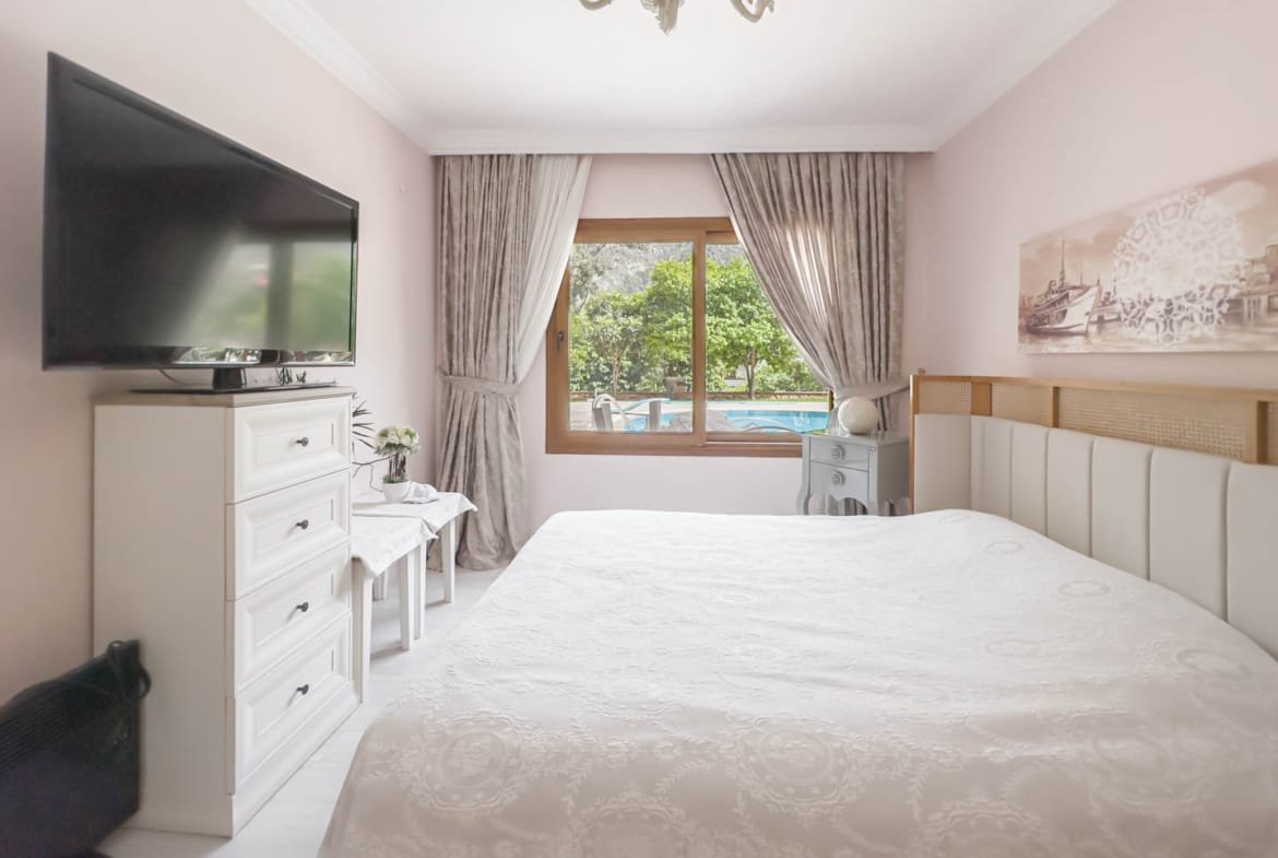 Marmaris İçmeler’de Havuzlu Site İçerisinde Eşyalı Kiralık 3+1 Bahçe Dubleksi
