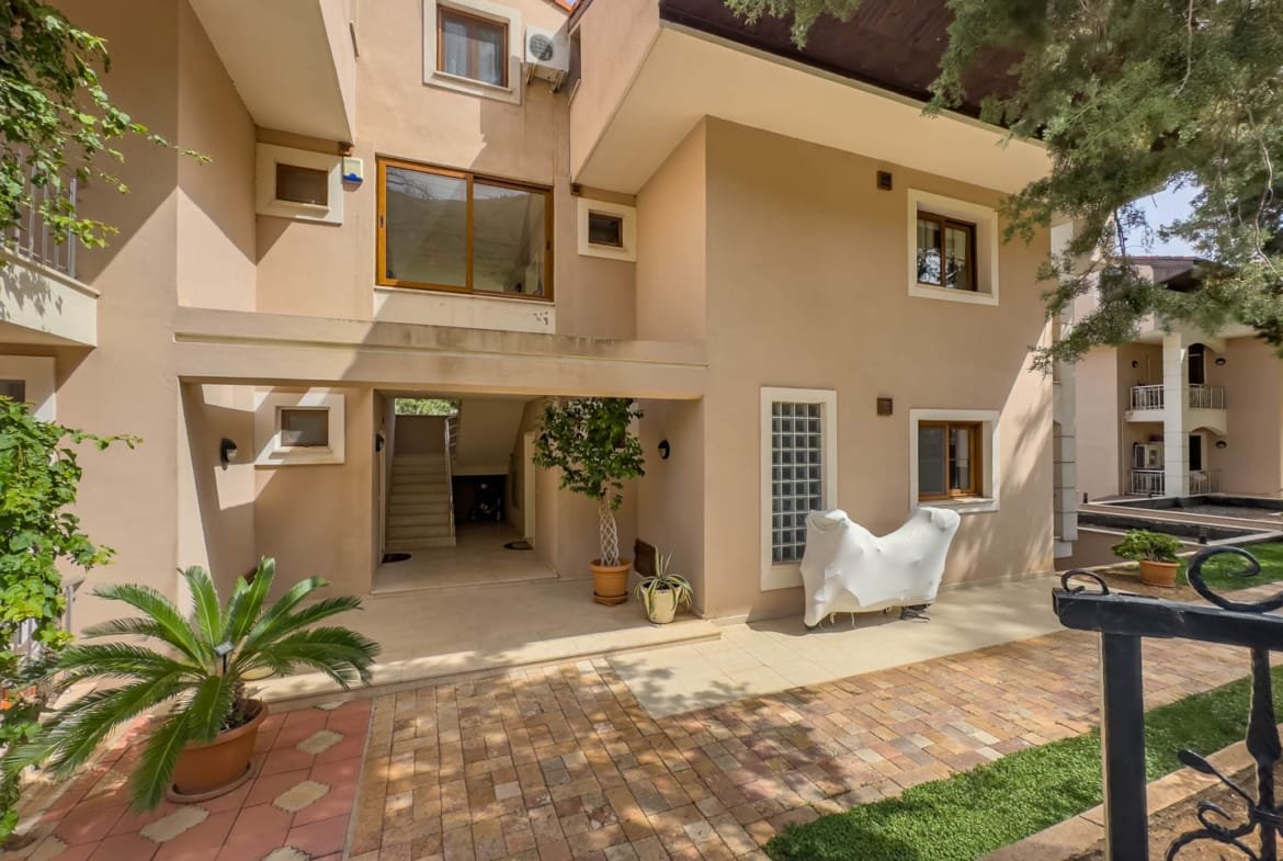 Marmaris İçmeler’de Havuzlu Site İçerisinde Eşyalı Kiralık 3+1 Bahçe Dubleksi