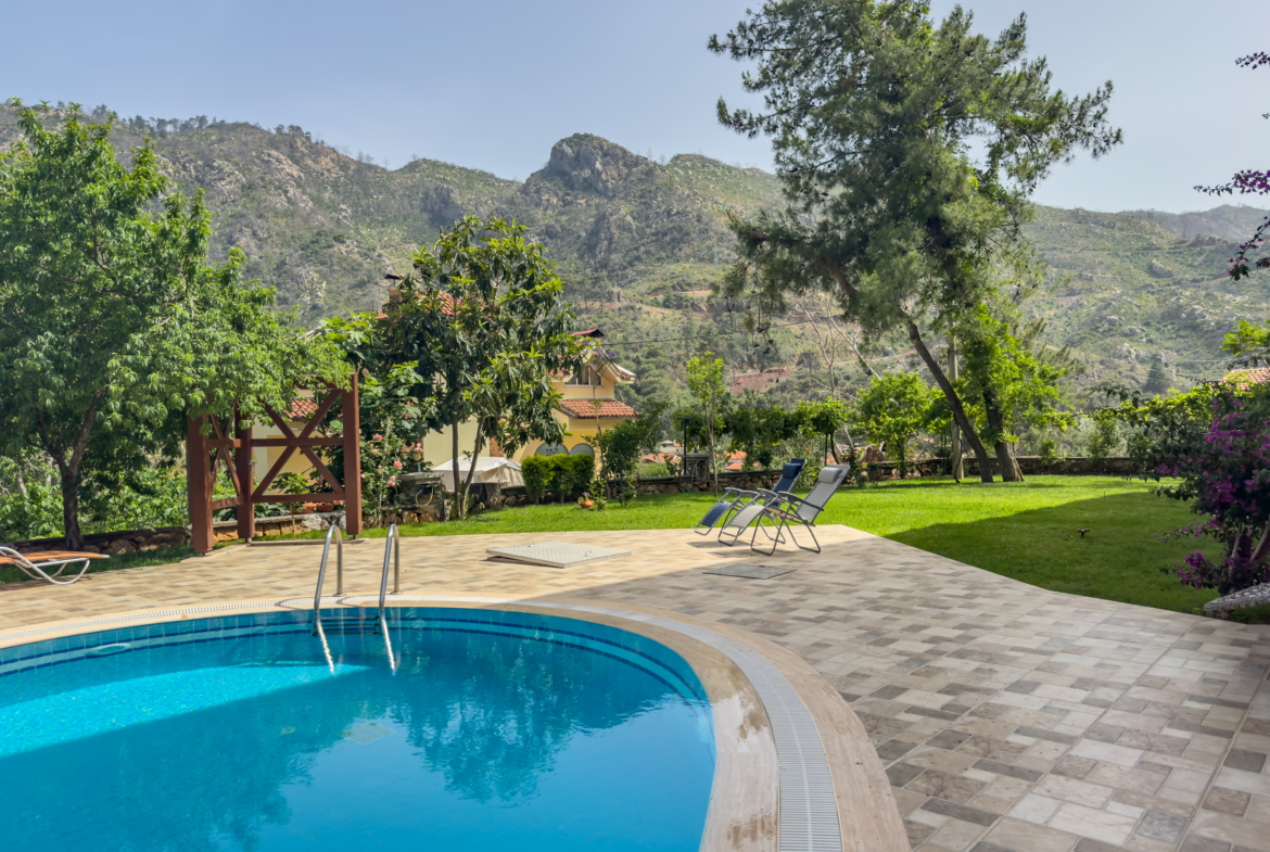 Marmaris İçmeler’de Havuzlu Butik Sitede 3+1 Bahçe Dubleksi