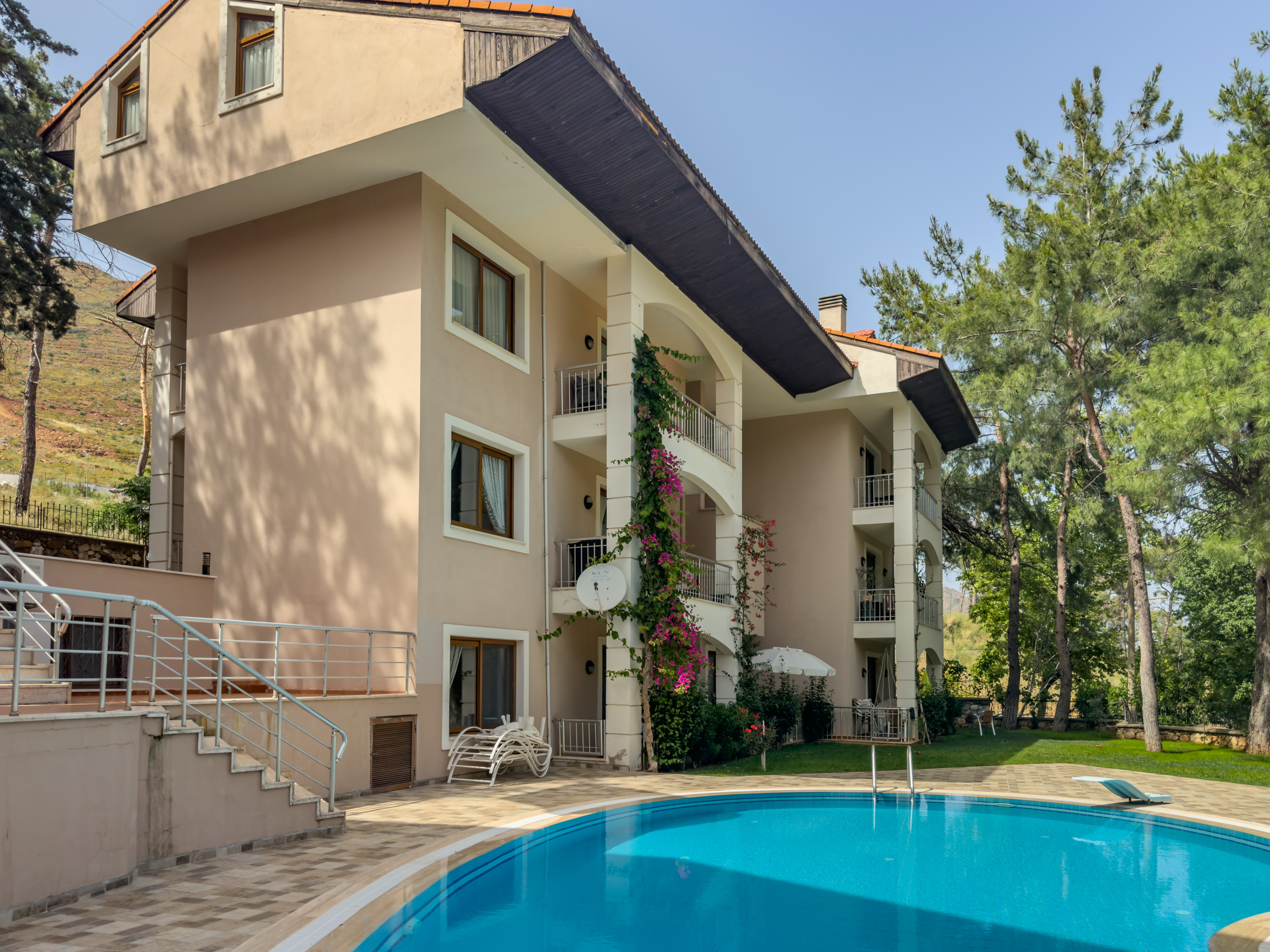 IMG_0527 Marmaris İçmeler’de Havuzlu Butik Sitede 3+1 Bahçe Dubleksi