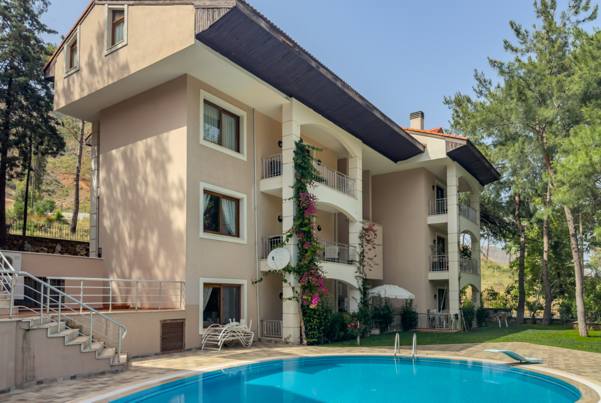 Marmaris İçmeler’de Havuzlu Butik Sitede 3+1 Bahçe Dubleksi