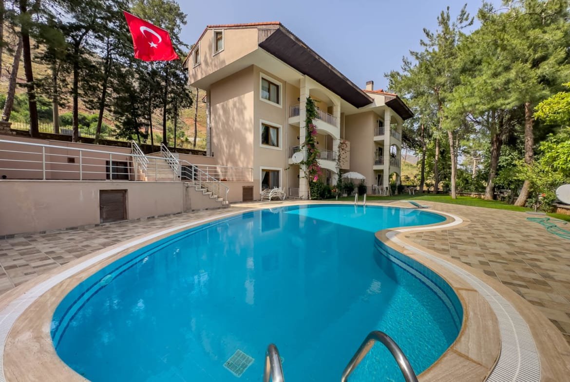 Marmaris İçmeler’de Havuzlu Site İçerisinde Eşyalı Kiralık 3+1 Bahçe Dubleksi