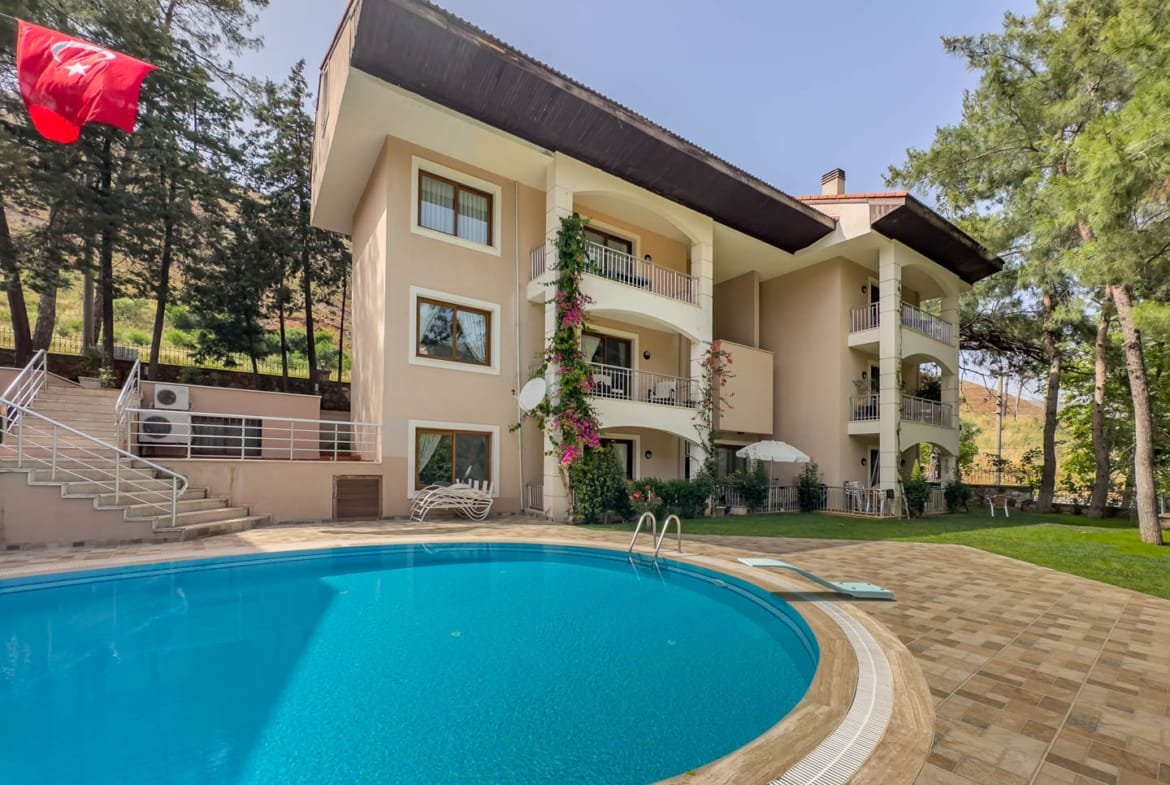 Marmaris İçmeler’de Havuzlu Site İçerisinde Eşyalı Kiralık 3+1 Bahçe Dubleksi