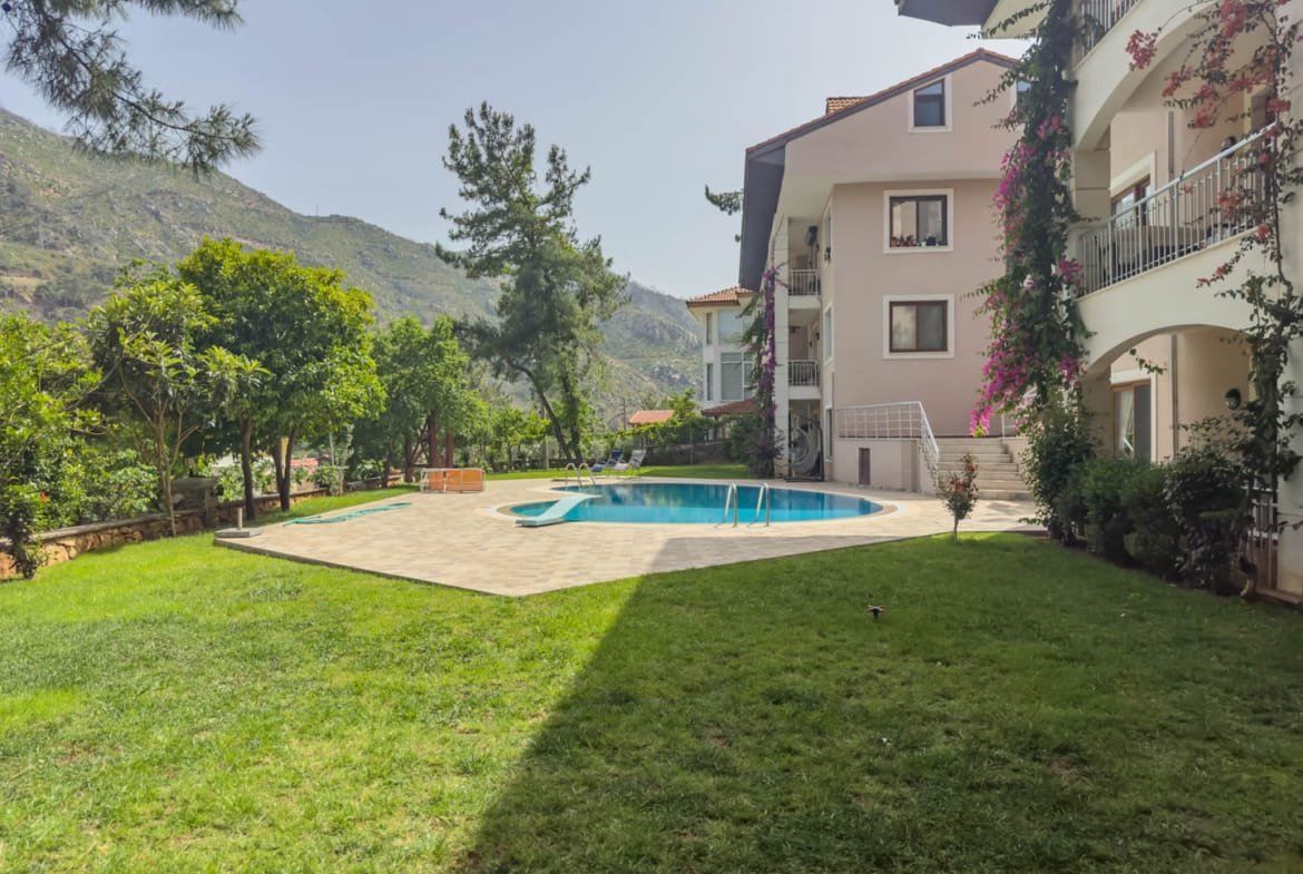 Marmaris İçmeler’de Havuzlu Site İçerisinde Eşyalı Kiralık 3+1 Bahçe Dubleksi