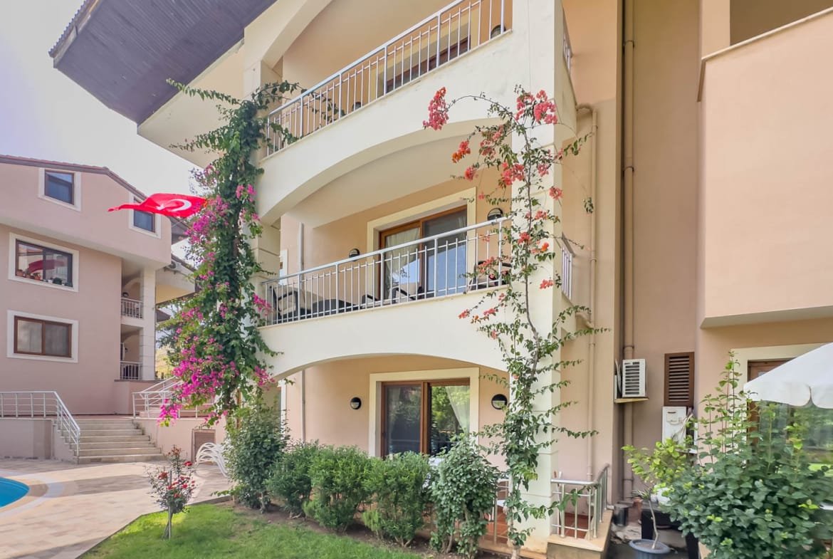 Marmaris İçmeler’de Havuzlu Site İçerisinde Eşyalı Kiralık 3+1 Bahçe Dubleksi