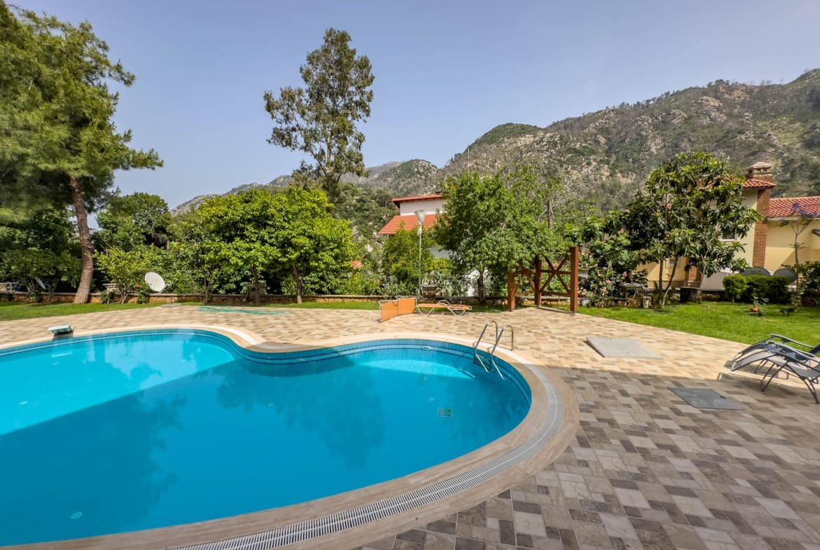 Marmaris İçmeler’de Havuzlu Site İçerisinde Eşyalı Kiralık 3+1 Bahçe Dubleksi