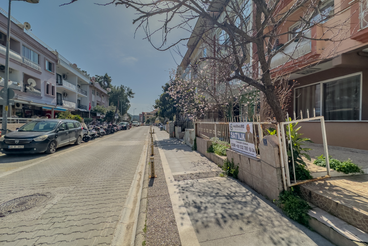 Marmaris Sarıana’da Marinaya 2 dk Müstakil Bahçeli 2+1