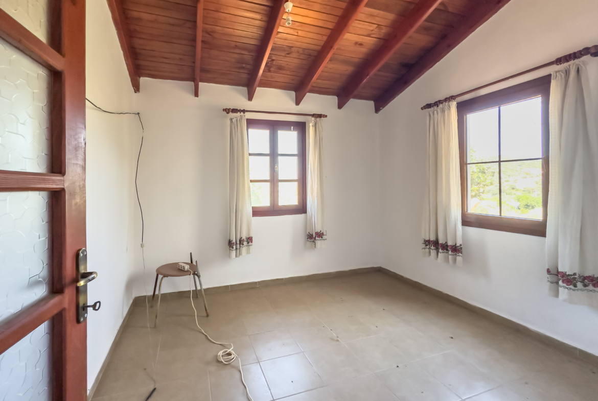 Datça Karaköy’de Deniz Manzaralı Bahçeli 1+1 Kiralık Müstakil Ev