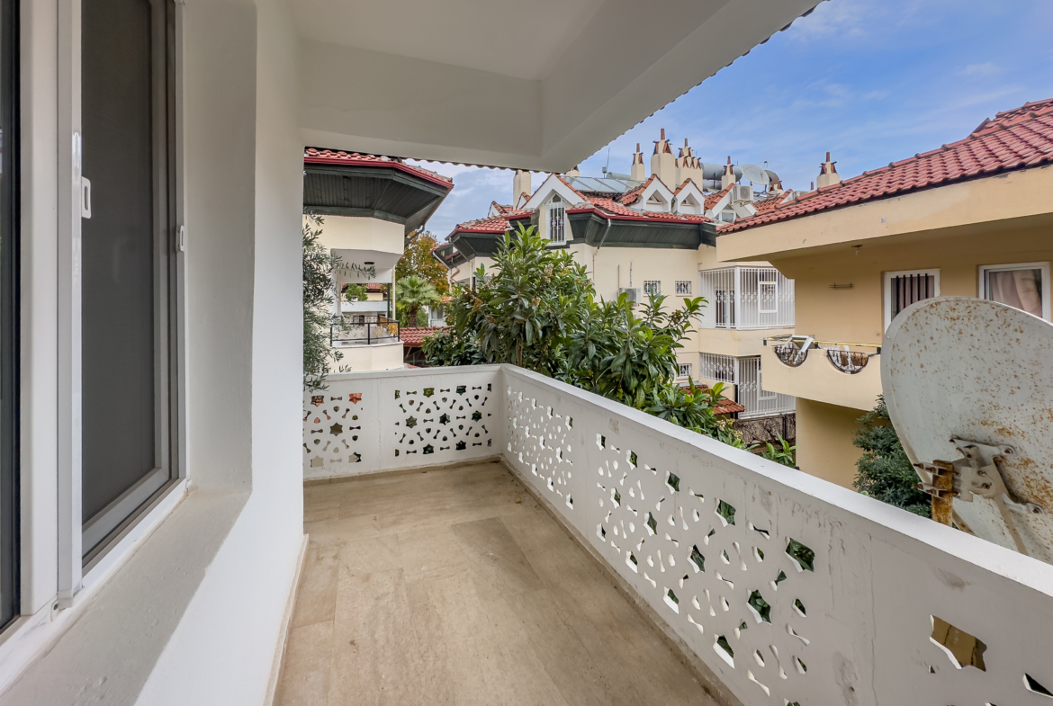 Marmaris İçmelerde Sahile 500m Tadilatlı 2+1 Daire