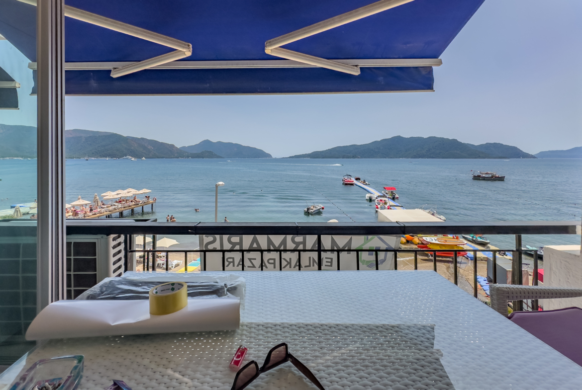 Marmaris Siteler Sahilde Özel Plajlı Deniz Manzaralı 1+1