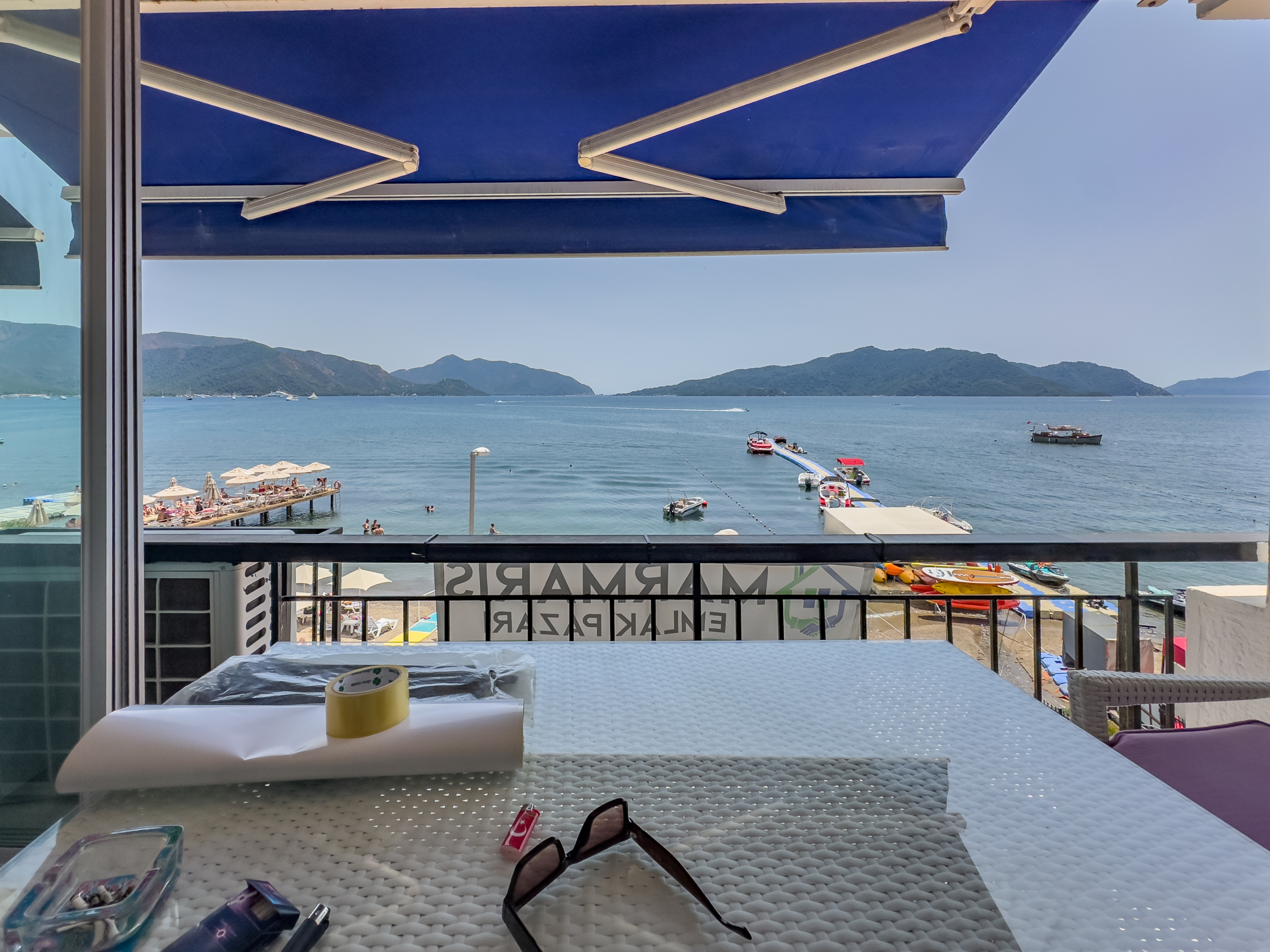 Marmaris Siteler Sahilde Özel Plajlı Deniz Manzaralı 1+1
