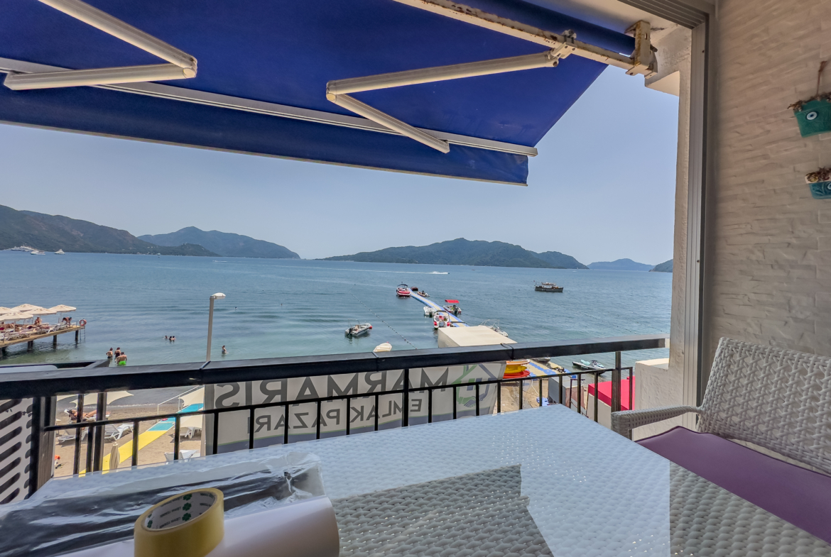 Marmaris Siteler Sahilde Özel Plajlı Deniz Manzaralı 1+1