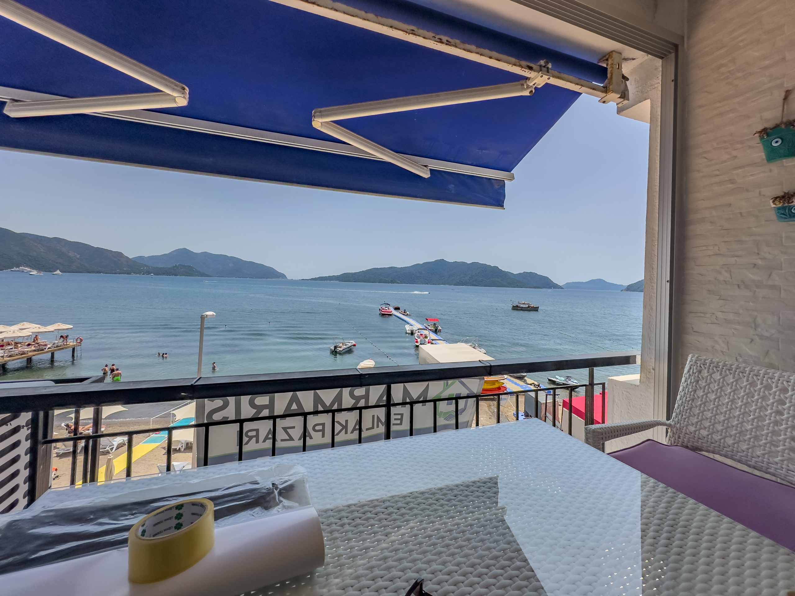Marmaris Siteler Sahilde Özel Plajlı Deniz Manzaralı 1+1