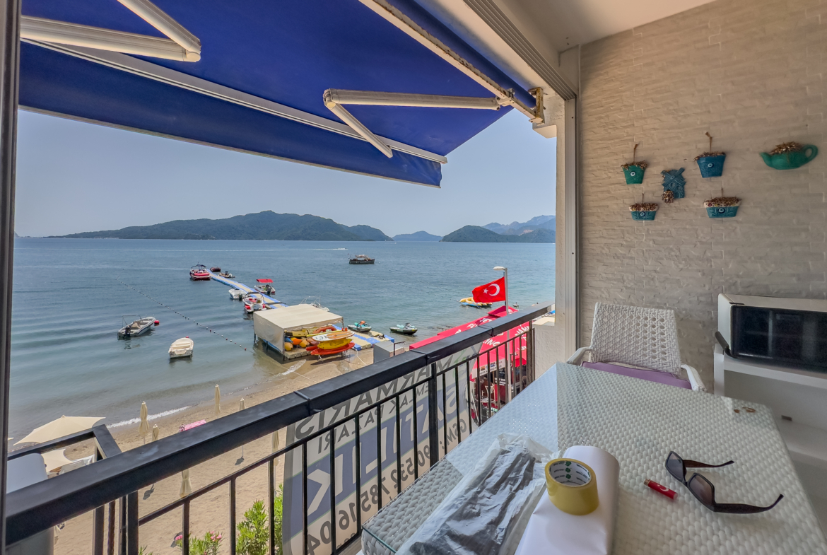 Marmaris Siteler Sahilde Özel Plajlı Deniz Manzaralı 1+1