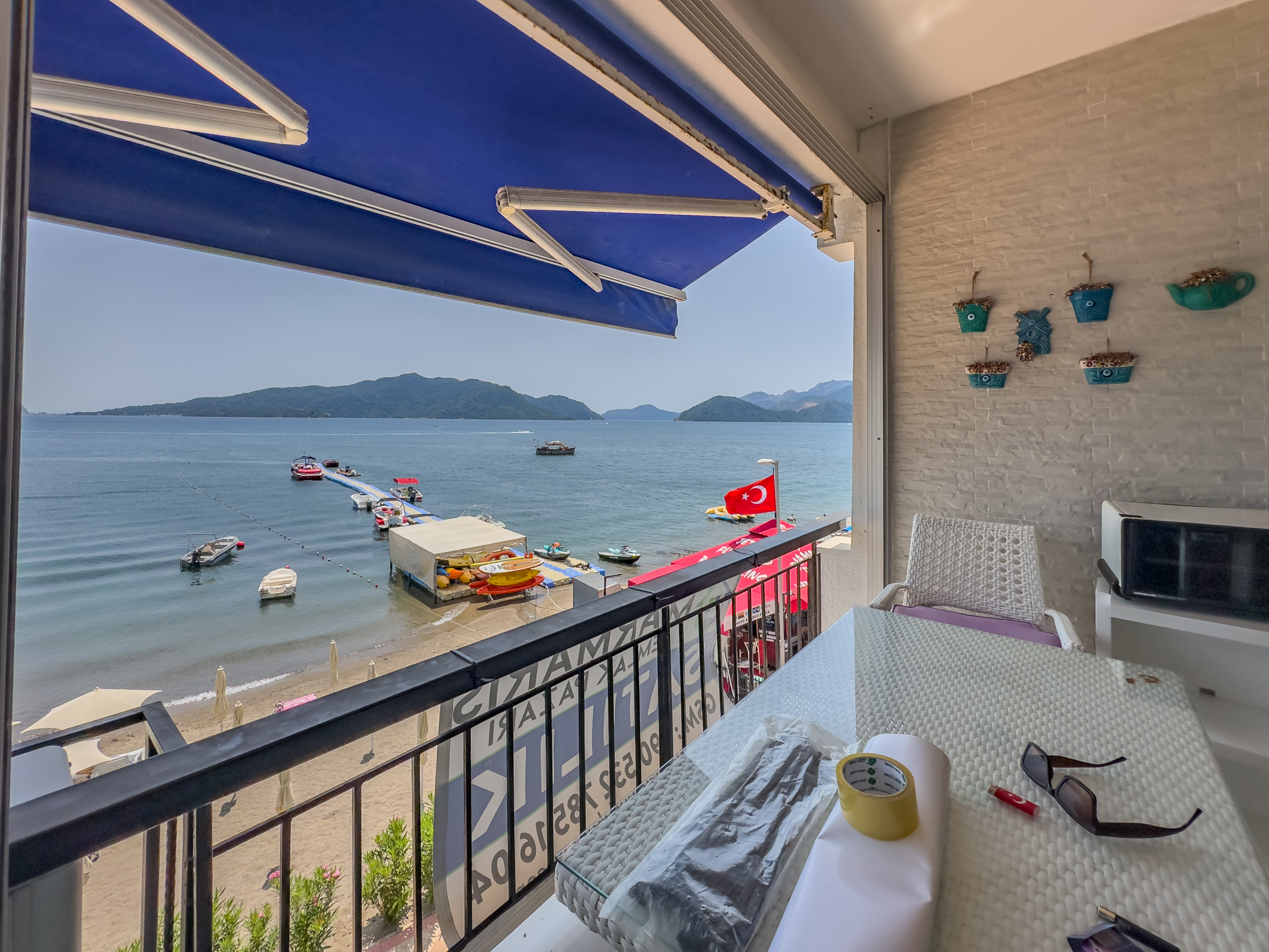 Marmaris Siteler Sahilde Özel Plajlı Deniz Manzaralı 1+1