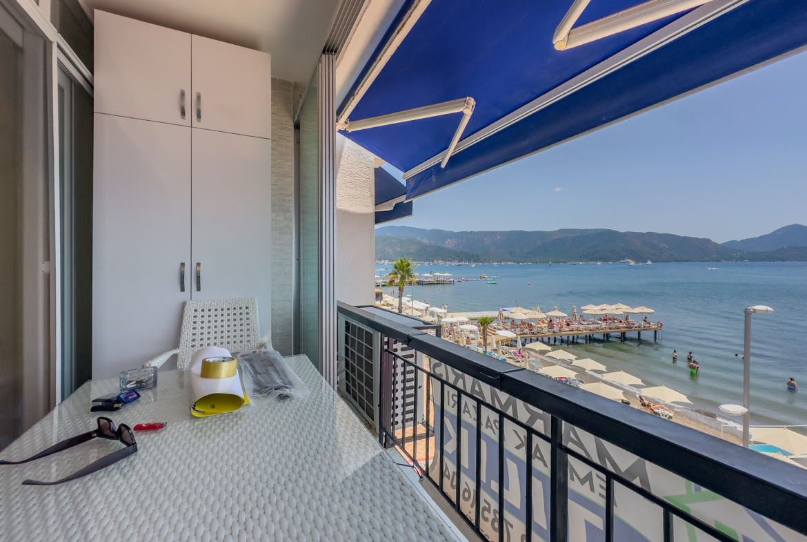 Marmaris Siteler Sahilde Özel Plajlı Deniz Manzaralı 1+1