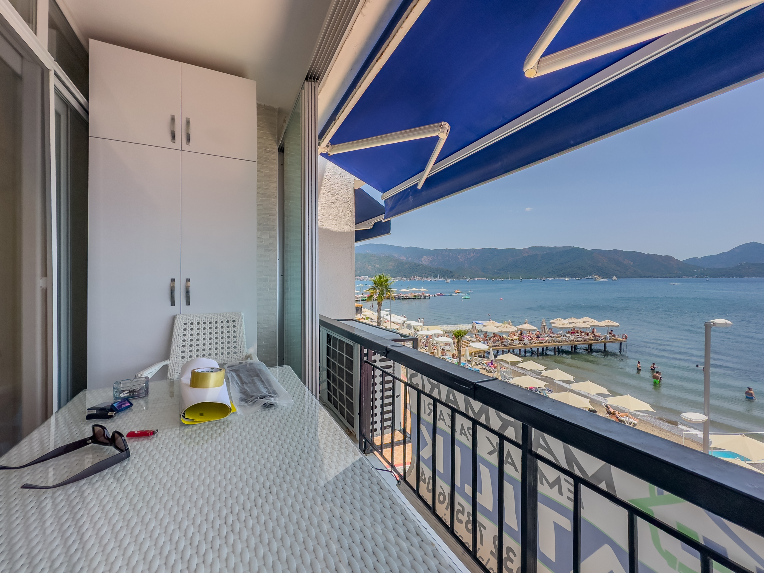 Marmaris Siteler Sahilde Özel Plajlı Deniz Manzaralı 1+1