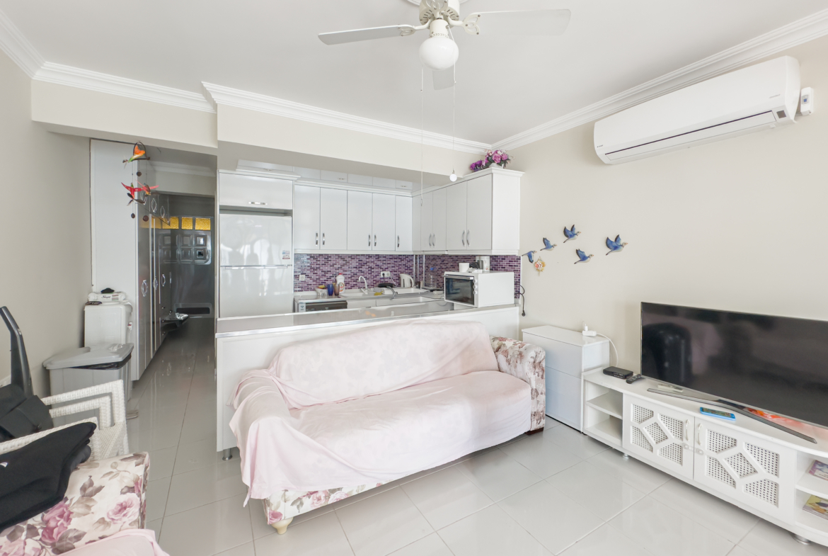 Marmaris Siteler Sahilde Özel Plajlı Deniz Manzaralı 1+1