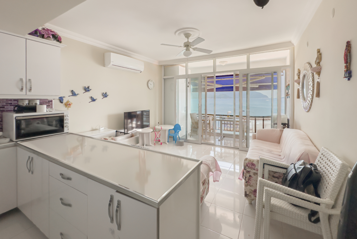 Marmaris Siteler Sahilde Özel Plajlı Deniz Manzaralı 1+1