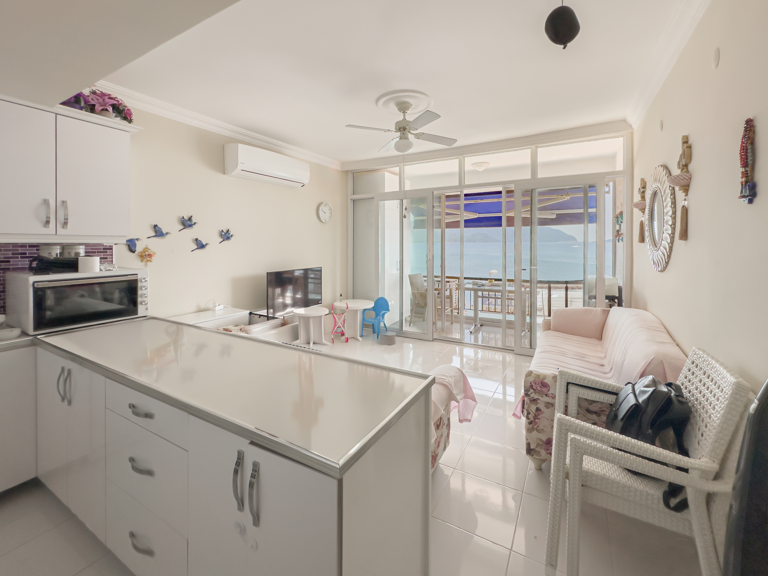 Marmaris Siteler Sahilde Özel Plajlı Deniz Manzaralı 1+1