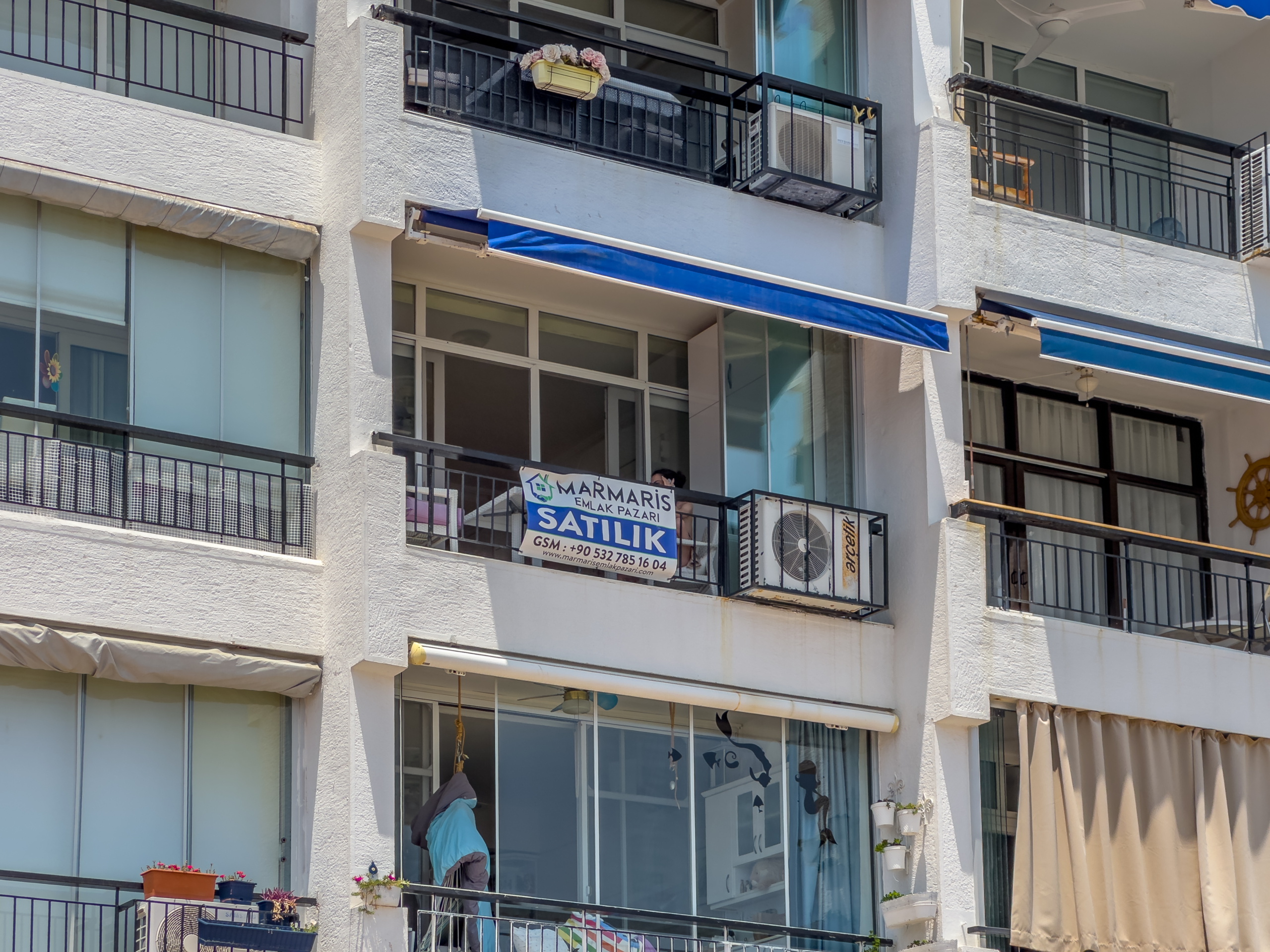 Marmaris Siteler Sahilde Özel Plajlı Deniz Manzaralı 1+1