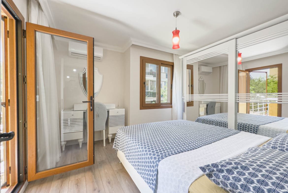 Marmaris Siteler’de Sahile Yürüme Mesafesinde Tadilatlı 2+1 Satılık Daire