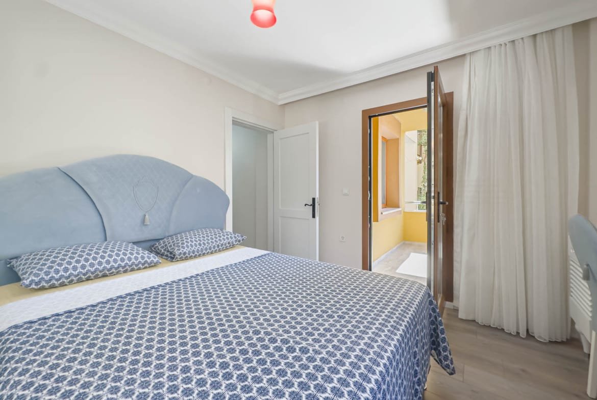 Marmaris Siteler’de Sahile Yürüme Mesafesinde Tadilatlı 2+1 Satılık Daire