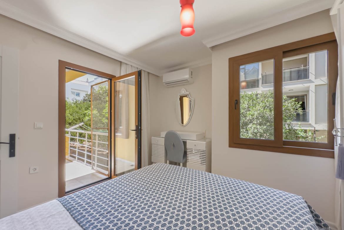 Marmaris Siteler’de Sahile Yürüme Mesafesinde Tadilatlı 2+1 Satılık Daire