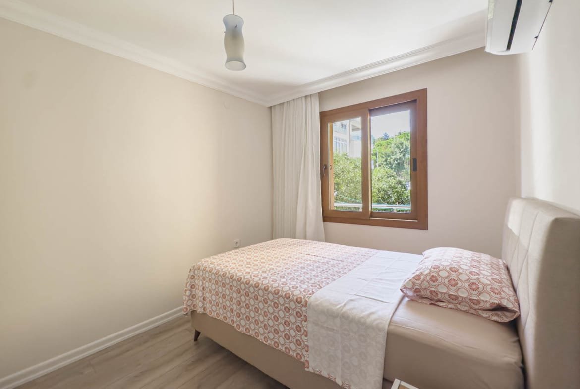 Marmaris Siteler’de Sahile Yürüme Mesafesinde Tadilatlı 2+1 Satılık Daire