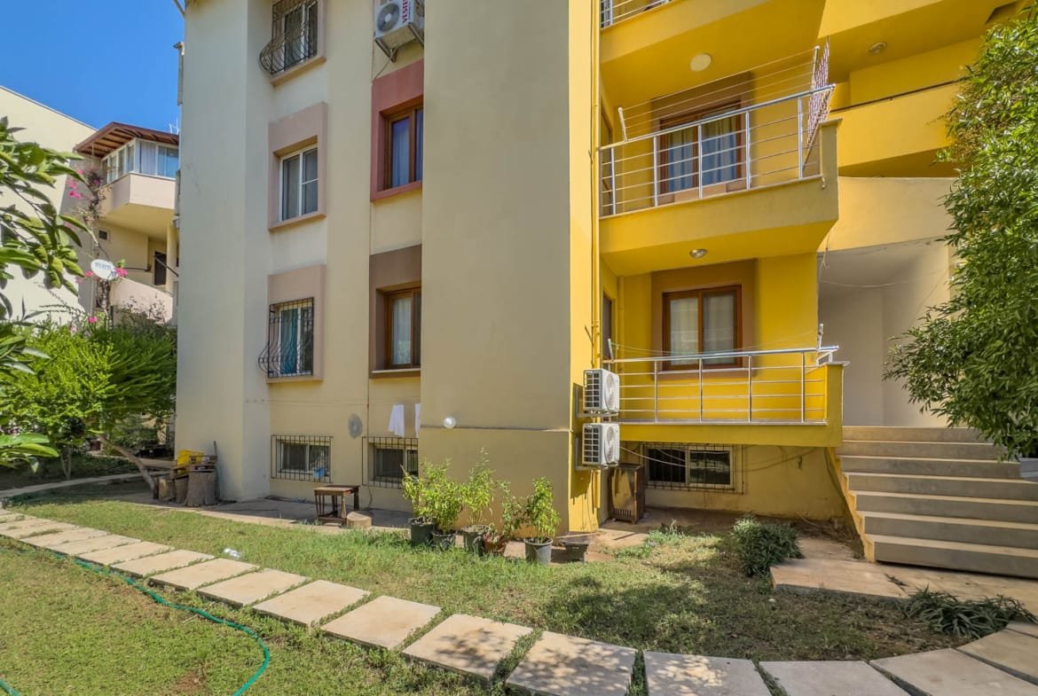 Marmaris Siteler’de Sahile Yürüme Mesafesinde Tadilatlı 2+1 Satılık Daire