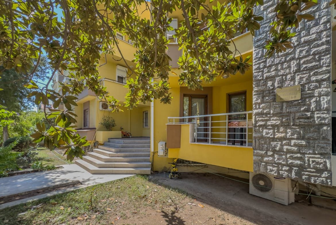 Marmaris Siteler’de Sahile Yürüme Mesafesinde Tadilatlı 2+1 Satılık Daire