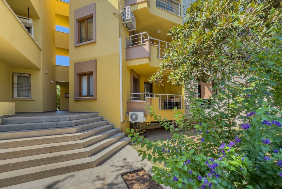 Marmaris Siteler’de Sahile Yürüme Mesafesinde Tadilatlı 2+1 Satılık Daire
