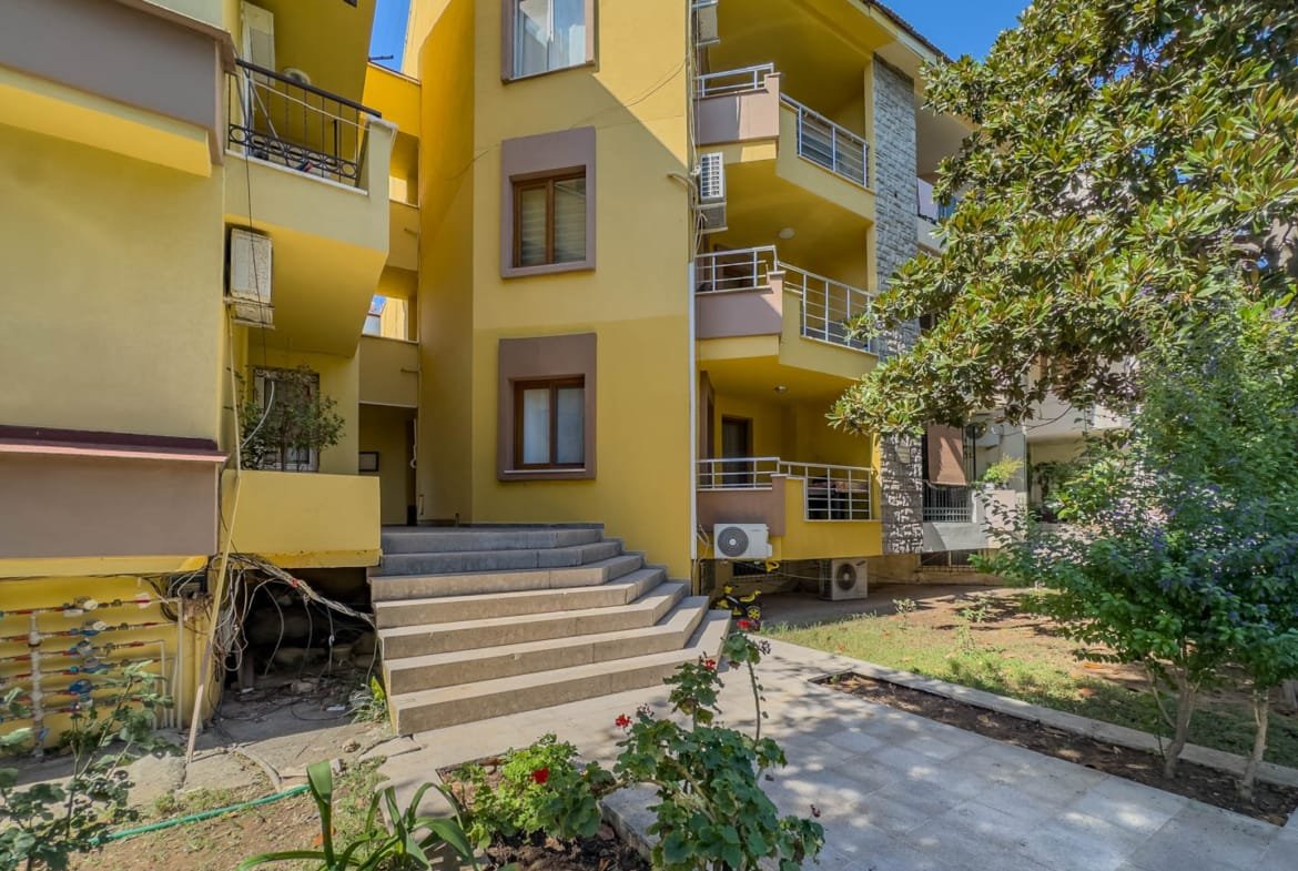 Marmaris Siteler’de Sahile Yürüme Mesafesinde Tadilatlı 2+1 Satılık Daire